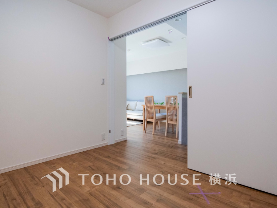 1日の疲れを癒し、心地よく寛げるようゆったりとした広さを確保しています。プライベートタイムをより優雅に穏やかに…。落ち着いた雰囲気を紡ぎます。