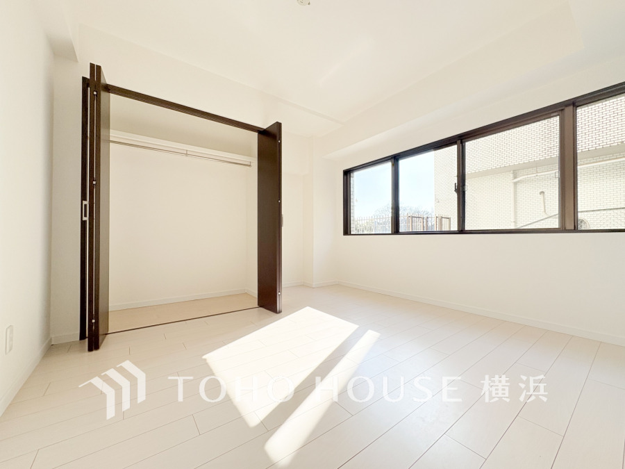 家族一人ひとりの大切なプライベート空間。趣味・感性で個性的に飾って頂けるようシンプルに仕上げてあります。自分時間を充実させながら心豊かなひとときを過ごすための大切な空間。