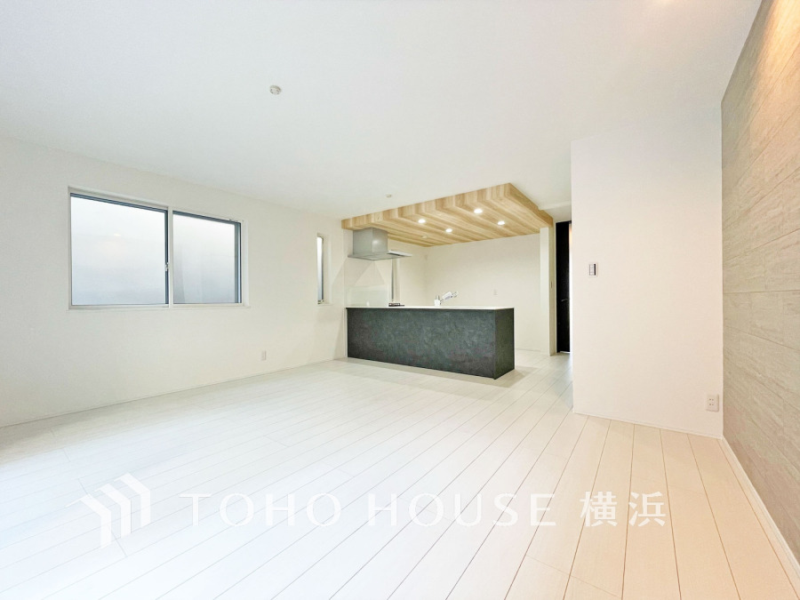 ご家族やお友達との時間など、多くの時を刻む空間。何気なく過ぎる時でさえも上質なひと時となる快適な空間を目指して。