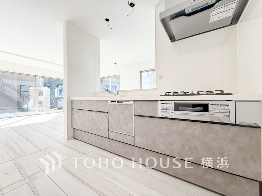 ご家族みんなで調理ができる位のスペースを実現したキッチン空間となっております。