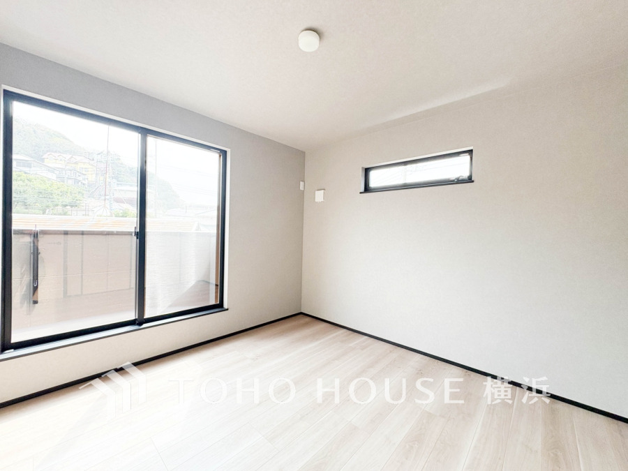 家族一人ひとりの大切なプライベート空間。趣味・感性で個性的に飾って頂けるようシンプルに仕上げてあります。自分時間を充実させながら心豊かなひとときを過ごすための大切な空間。