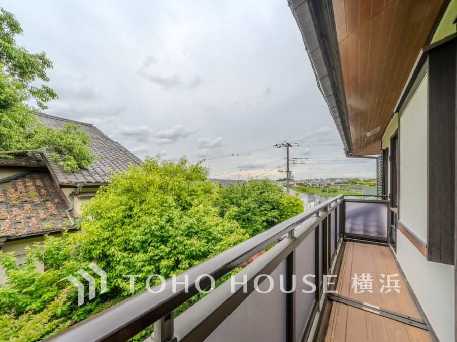 のびやかな眺望の広がる住環境。低層住宅が広がる街並みは、心地よい開放感が漂っています。
