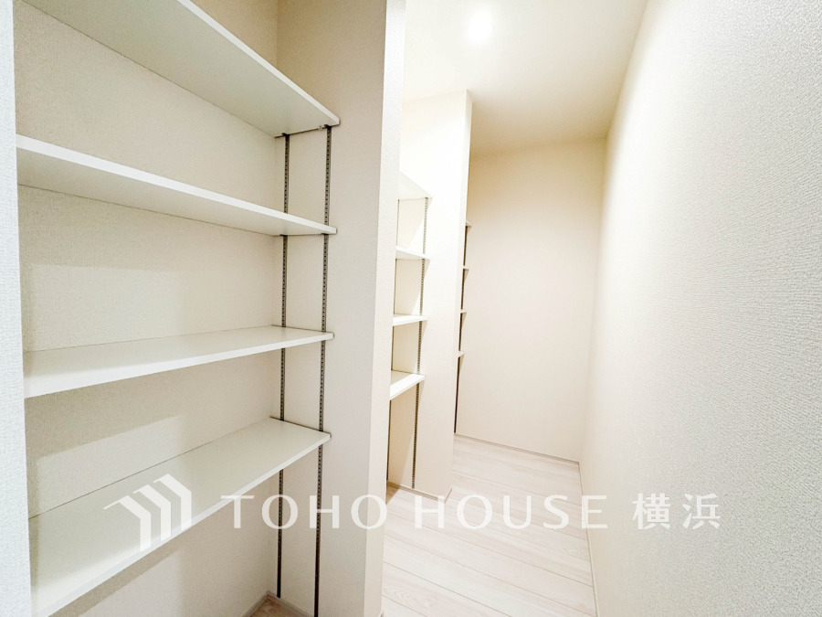 お客様の求める本当の“住み心地”とは何なのか。そのための一手間一工夫を惜しみません。街並みや周辺の環境に呼応しながら、美しく、そして毎日の暮らしを考慮した機能性の高い住まい。