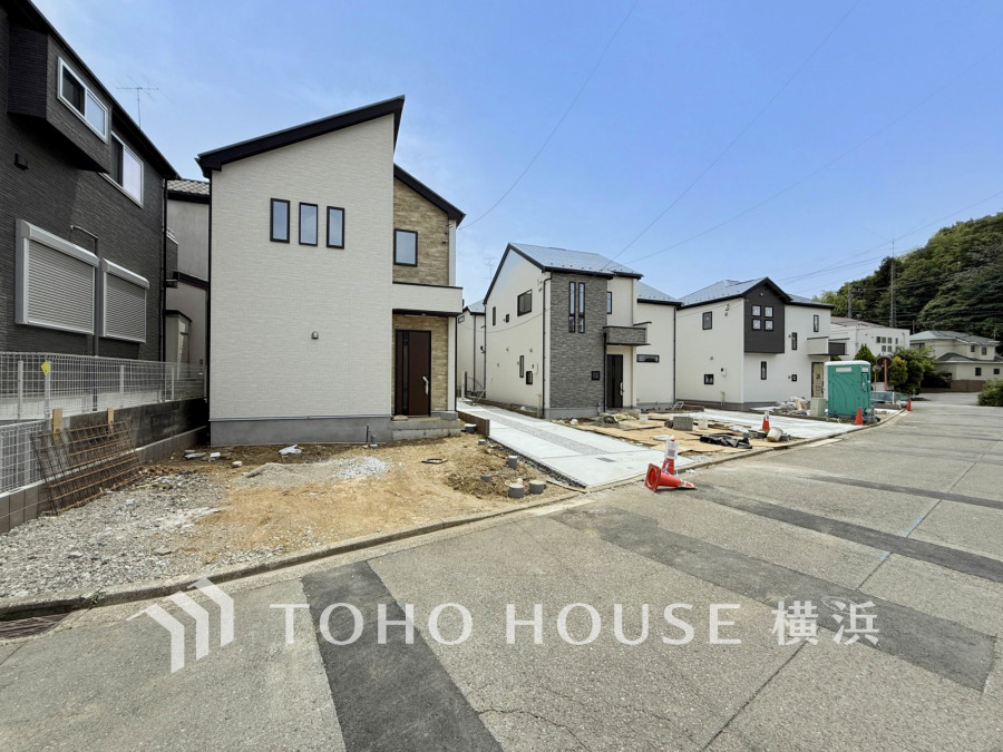 全6棟の新築分譲住宅。穏やかな風と陽光を導き、プライバシーに配慮された設計プランを採用し、居住性を一段と心地よいものにしています。