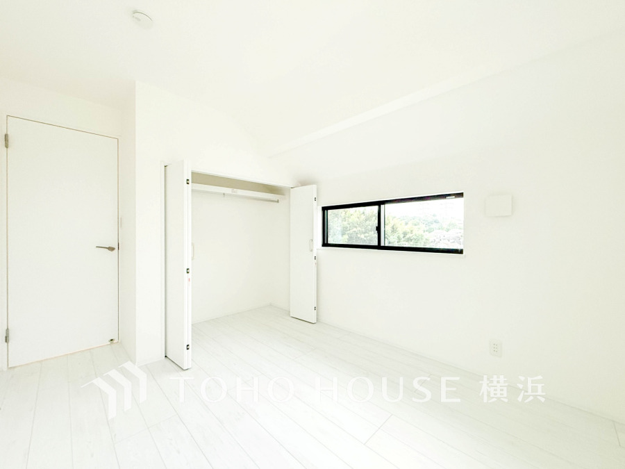 採光もアクセントの一つとして。プライベートルームにはやさしい光が射し込んでいて、この明るい好みの空間で読書をしたり、音楽を聞いたりと一人の時間も充実したものにできます。