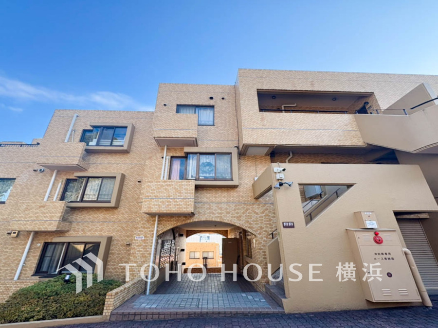 爽やかな青空の下に贅沢なほどに降り注ぐ陽光、豊かな居住性と、クオリティが見事に調和した住空間は、住まうことの喜びを感じさせてくれます。