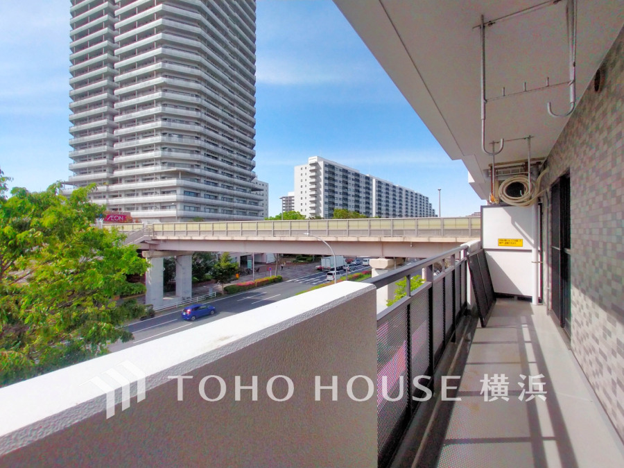 東戸塚駅前の多彩な商業施設を身近に感じる眺望で利便を実感できます。