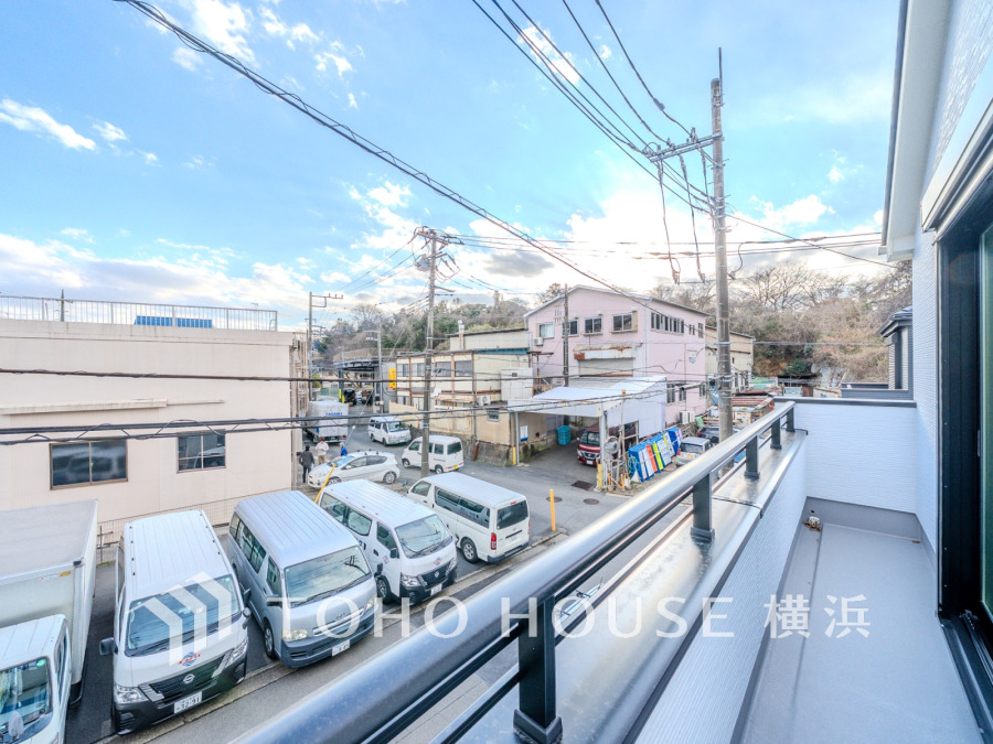 気持ちのいい空が見渡せるバルコニー。爽やかな風を感じて、心躍る素敵な暮らしがはじまります。
