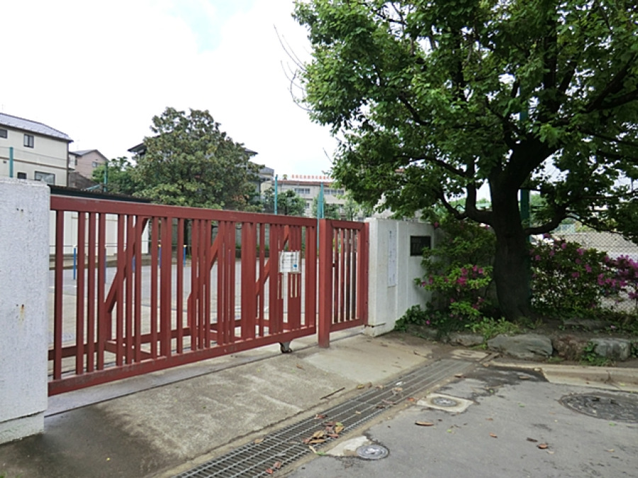 川崎市立長尾小学校　約140ｍ
