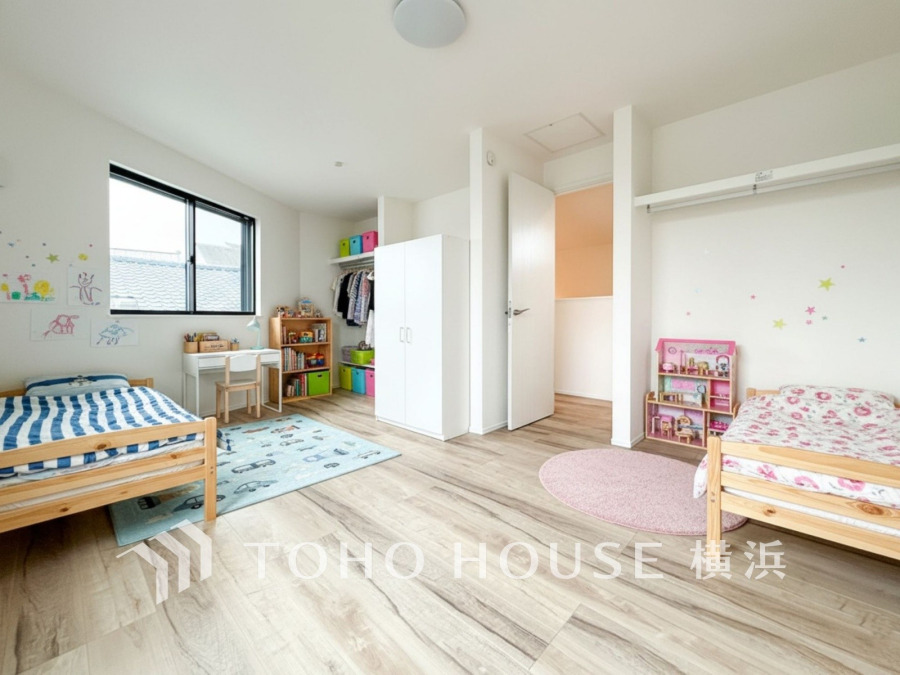 感性を育むプライベートルームはシンプルでスマートな空間。好みの空間で読書をしたり、音楽を聞いたりと一人の時間も充実したものにできます。（家具はCGです）