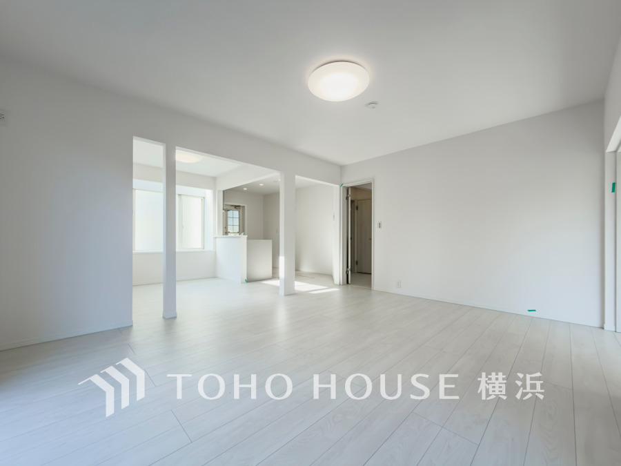 太陽の恵みを受けた明るい空間。吹きぬける風を感じながら爽やかで風通しの良い暮らしが叶います。
