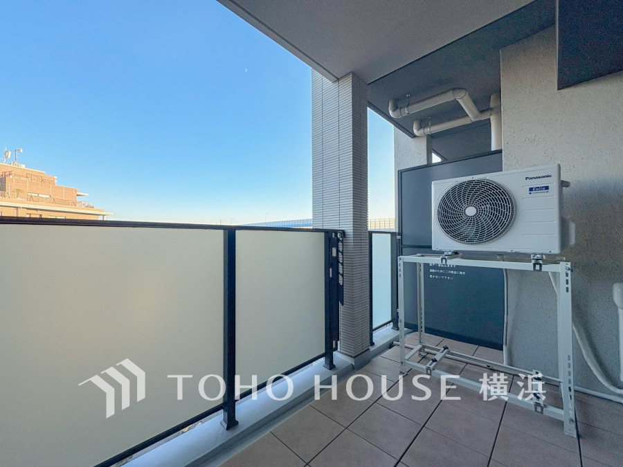 気持ちのいい空が見渡せる広いバルコニー。爽やかな風を感じて、心躍る素敵な暮らしがはじまります。