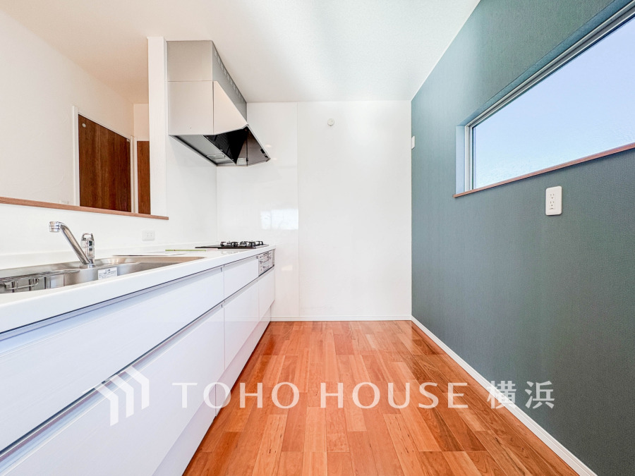 誰もが使いやすいデザインにこだわったキッチン。プライベートスペースを彩るインテリアとしての美と、快適な日常を支える機能性と強さがひとつになったキッチンです。