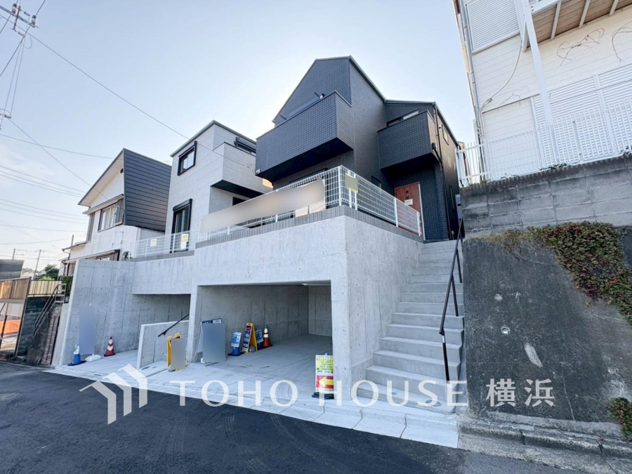 爽やかな青空の下に贅沢なほどに降り注ぐ陽光、豊かな居住性と、クオリティが見事に調和した住空間は、住まうことの喜びを感じさせてくれます。