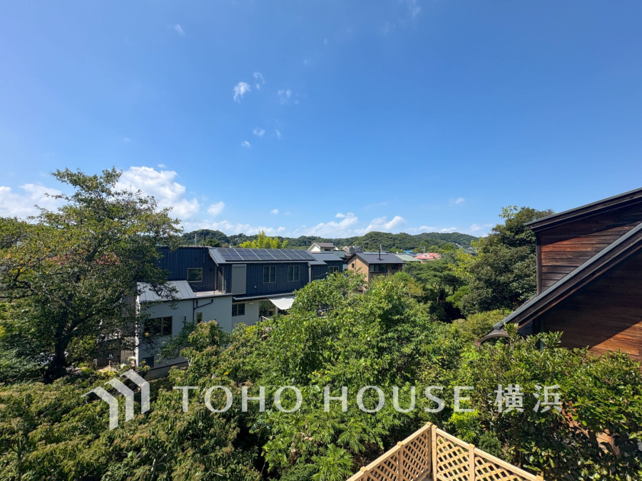 開放感があり、遮るものもなく気持ちのいい景色が広がります。お部屋にも爽やかな風と暖かく柔らかな日差しが差し込み、毎日の暮らしを豊かに彩ります。