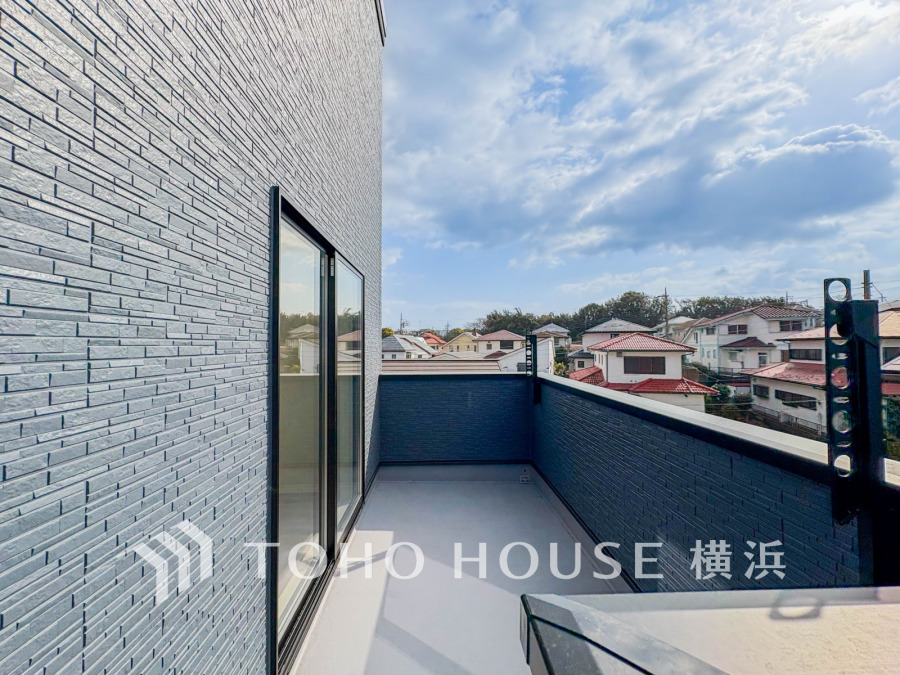 太陽に愛された邸は、陽当り・通風に優れた魅力的で快適さを追求した邸宅でした。ここに住むからこそ意味がある。