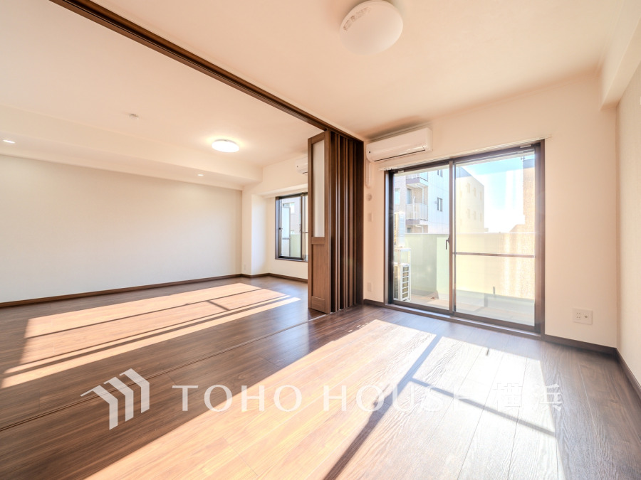 リビングに隣接した洋室は、引き戸を開け放してLDK空間を共有しながら開放的に使うこともできます。
