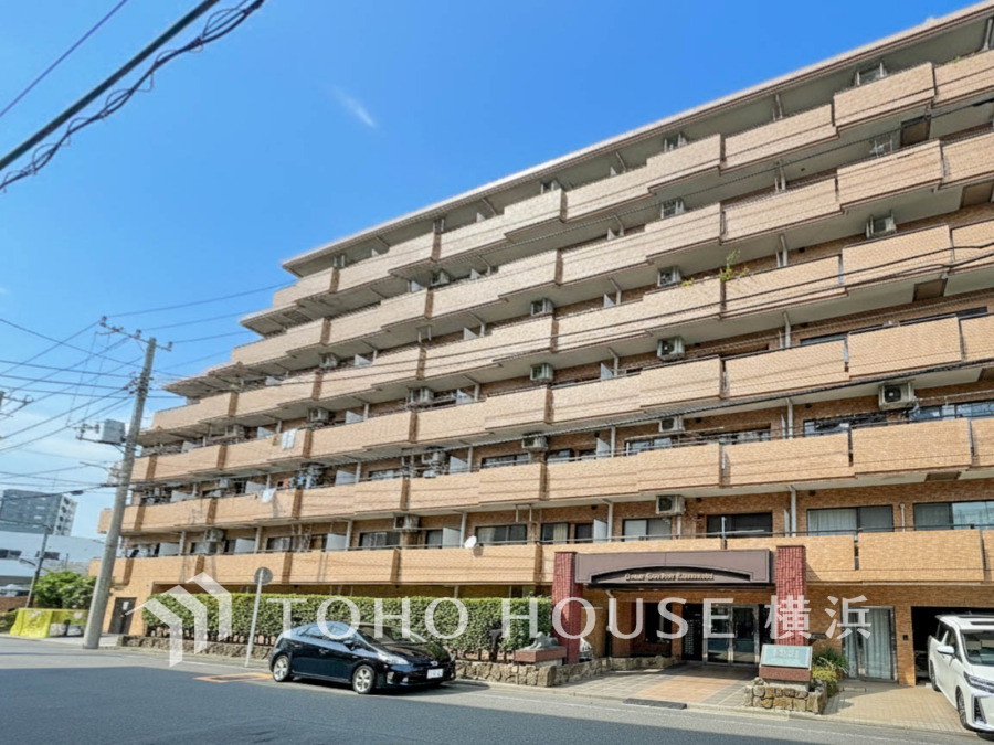 穏やかな風と陽光を導き、プライバシーに配慮された設計プランを採用し、居住性を一段と心地よいものにしています。周辺環境とのコラボレーションにより明るく開放的な空間を演出。