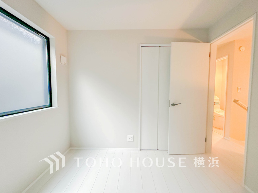 お部屋のように使うことも出来る納戸。趣味のスペースとしてご利用をいただくのもよいですね。