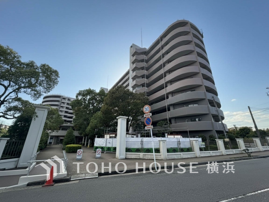 時代が流れても変わらぬ価値、刻まれた年月の積み重ねがあるからこそのやすらぎを感じる佇まい。安心感と同時に未来へも続く悠々たる景観は、落ち着きと安心感を感じられることでしょう。