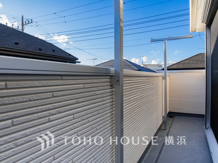 広いバルコニーは、暮らしの中での光と風を演出してくれています。見事なまでの開放的な空間をお楽しみください。