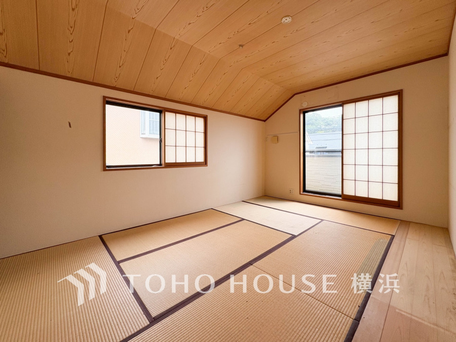 和室は有るだけでも落ち着く空間ですが、 「家族団らん」 「来客時の客間」 等々多目的なスペースとして活用出来る便利な空間です。