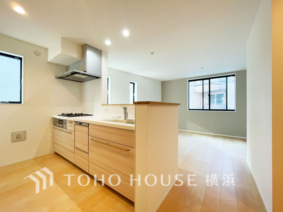 オープンでのびやかな空間を生み出す、こだわりの「広がり」と「ゆとり」。家族と過ごす時間を大切にした住空間♪