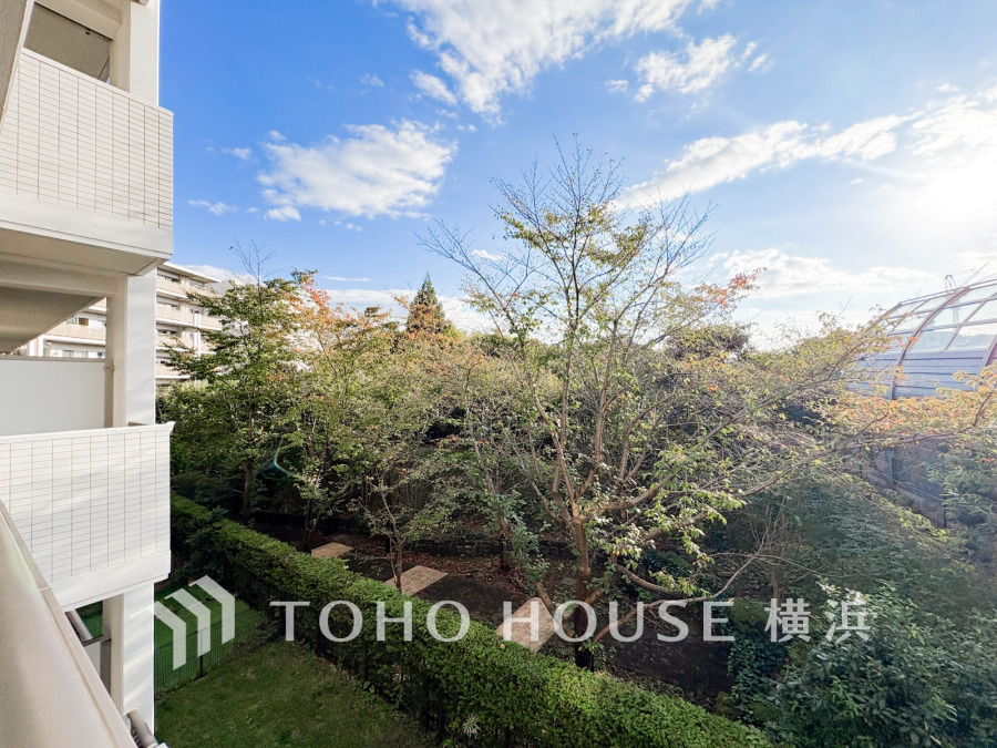 緑ある眺望に癒される落ち着いた住環境です。
