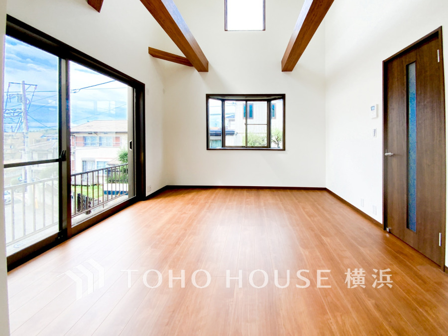 太陽の恵みを受けた明るい空間。吹きぬける風を感じながら爽やかで風通しの良い暮らしが叶います。
