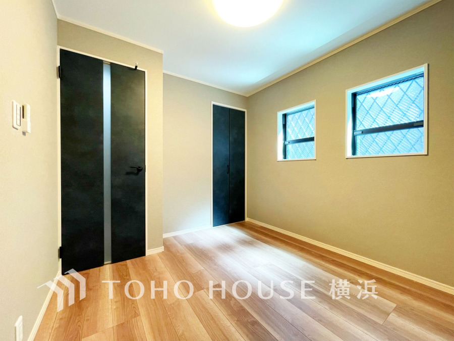 過ぎ行く時間をゆったりと感じることができる落ちついたプライベートルーム。リビングで楽しく過ごした後はゆっくり寛ぎの時間を満喫できます。静かな環境でリラックスタイムを愉しんで。