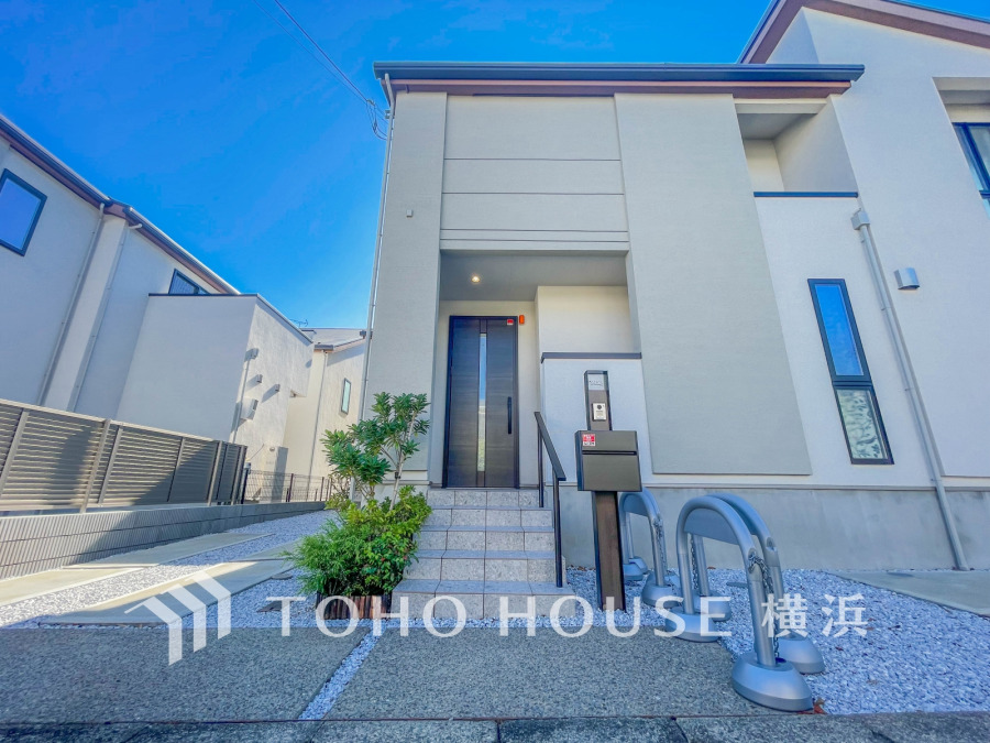 爽やかな青空の下に贅沢なほどに降り注ぐ陽光、豊かな居住性と、クオリティが見事に調和した住空間は、住まうことの喜びを感じさせてくれます。