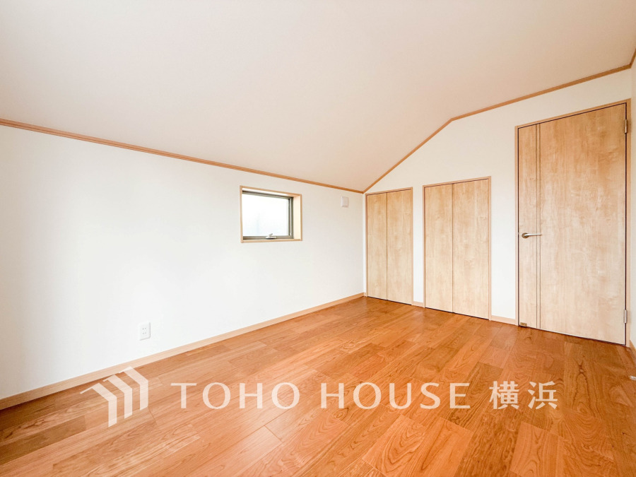 快適な使い心地とゆとりある空間が1日の疲れを解きほぐすバスルーム。空間も浴槽もゆったりのびのび使えるゆとり設計。広く感じるゆとり設計で快適なリラックスタイムを過ごせます。