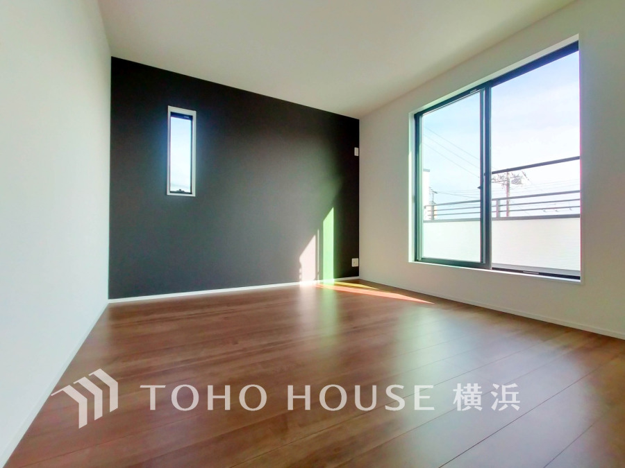 過ぎ行く時間をゆったりと感じることができる落ちついたプライベートルーム。リビングで楽しく過ごした後はゆっくり寛ぎの時間を満喫できます。静かな環境でリラックスタイムを愉しんで。