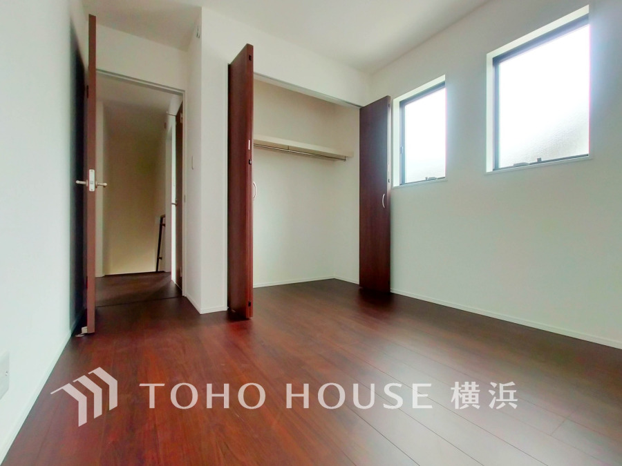 家族一人ひとりの大切なプライベート空間。趣味・感性で自由に演出できるよう、シンプルに仕上げた空間。暮らし心地を大きく左右する収納を、適材適所に配置し、使い勝手にも考慮しました。