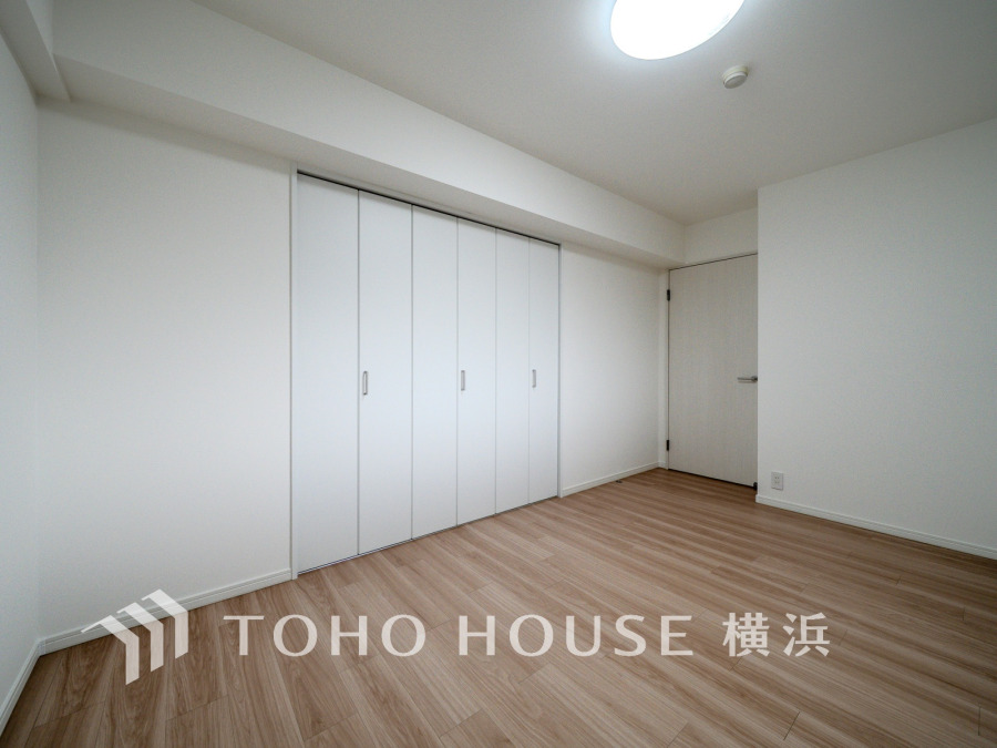 1日の疲れを癒し、心地よく寛げるようゆったりとした広さを確保しています。プライベートタイムをより優雅に穏やかに…。落ち着いた雰囲気を紡ぎます。