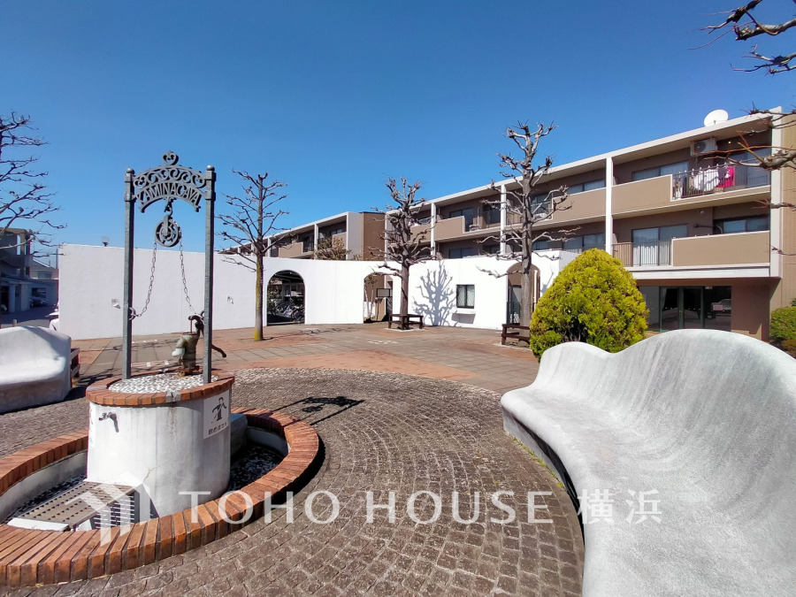 風を感じ青い空から太陽の恵みを感じる温もり溢れる佇まい。住む人を映し出す洗練された佇まいは、いつまでも輝き続けながらいつしか街の風景に溶け込んでいきます。