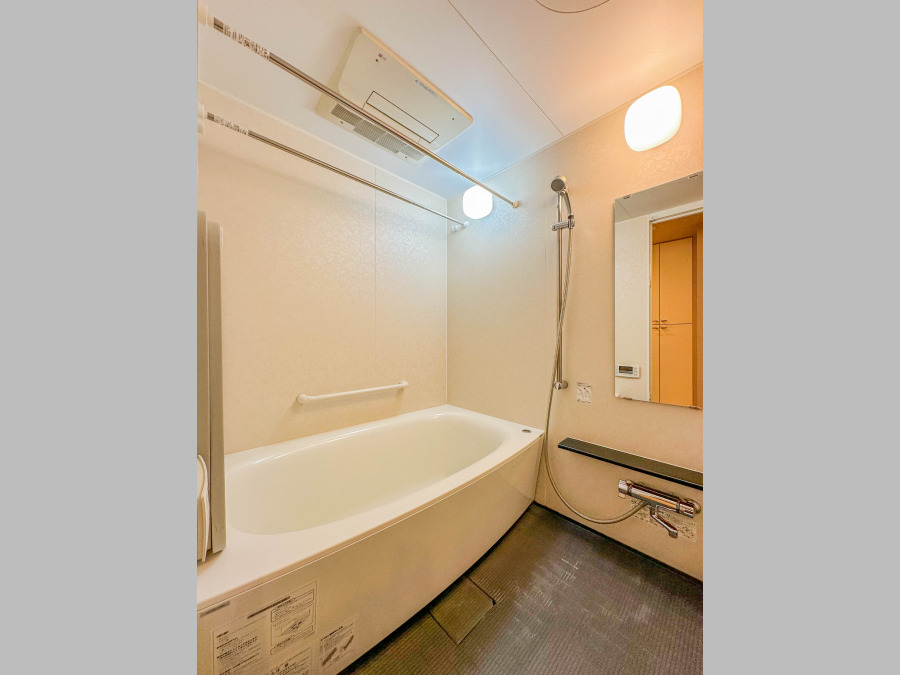 1日の疲れを取り心身を癒すことができる住まいの中のリラクゼーション空間、リラックスできるよう優しいカラーをチョイスしました。時を忘れるほどのんびりできる空間に。