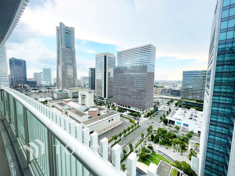 手を伸ばせば、ふれることが出来そうな環境が、そのままインテリアになったような開放的な空間。
