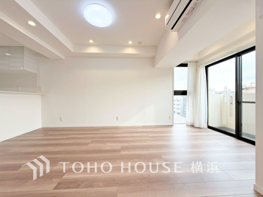 光と風があふれる開放的なリビングダイニングには自然と家族みんなが集まってきます。明るく穏やかな空気の中で飲んだり、食べたり、笑ったり。