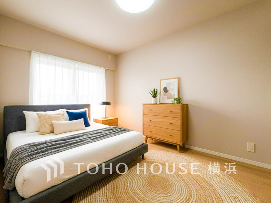 感性を育むプライベートルームはシンプルでスマートな空間。好みの空間で読書をしたり、音楽を聞いたりと一人の時間も充実したものにできます。（装飾品はAI加工です）