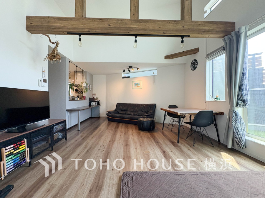 光溢れ豊かな居住空間はこの住まいのクオリティを感じさせてくれます。