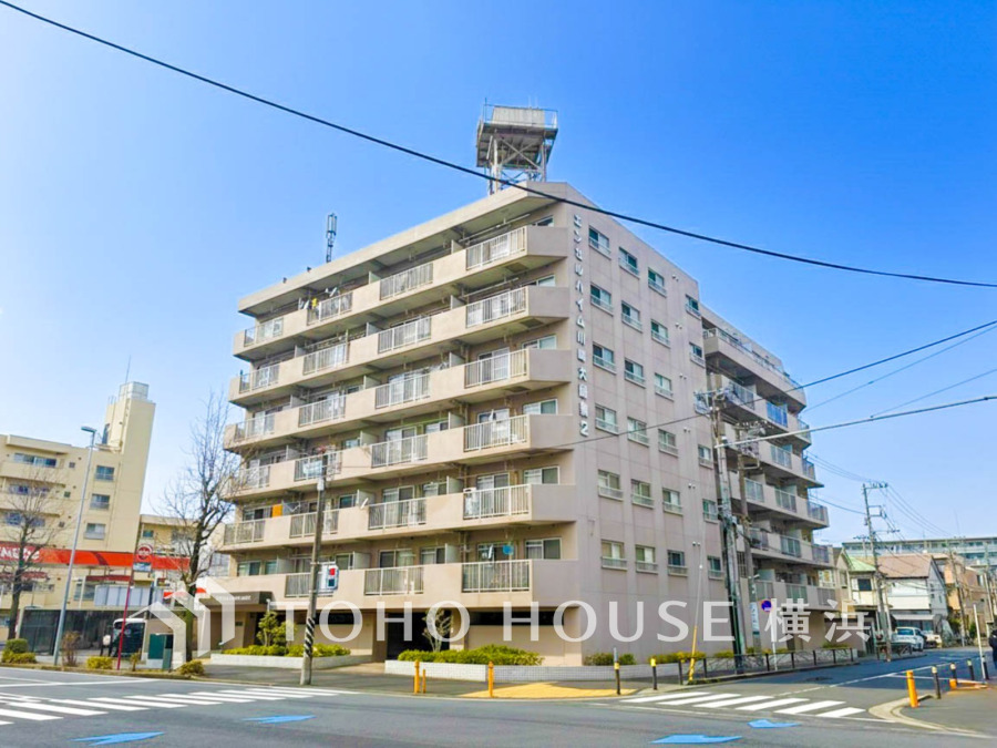 爽やかな青空の下に贅沢なほどに降り注ぐ陽光、豊かな居住性と、クオリティが見事に調和した住空間は、住まうことの喜びを感じさせてくれます。