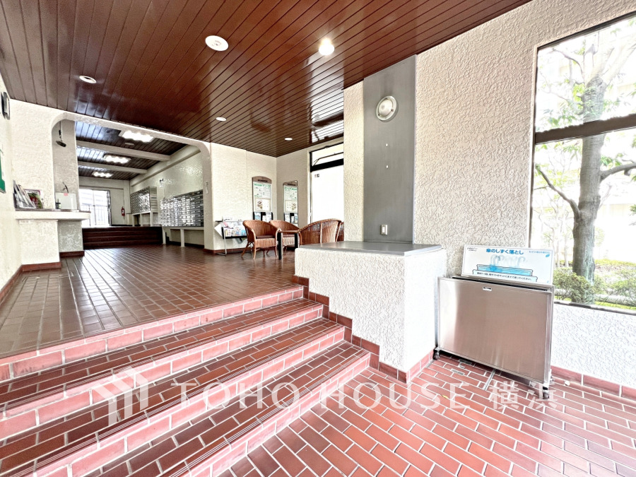 上質感漂うエントランス。めまぐるしく過ぎ行く日々の中でゆったりとした休息と癒しを提供してくれる居住者のプライベート空間があります。