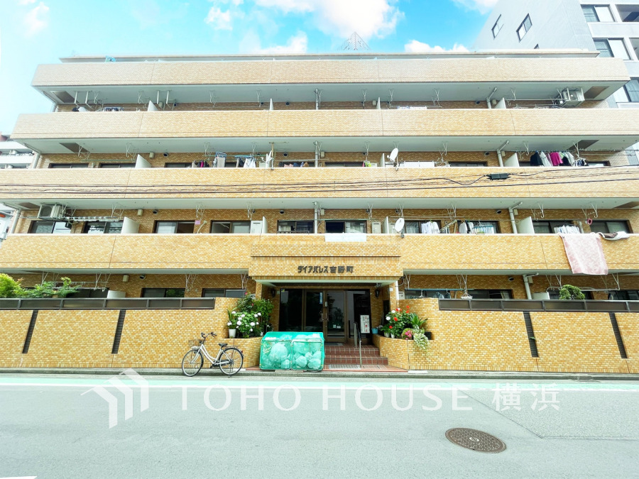 駅やお買物、教育施設が徒歩圏に揃う便利な住環境で暮らしやすい立地です。

