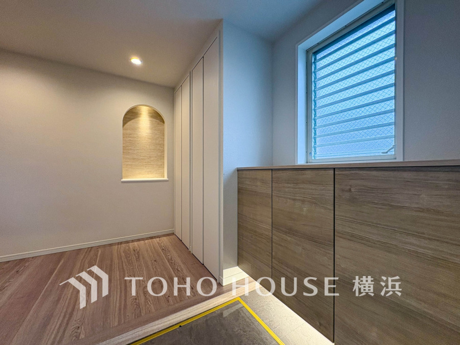 居住者の帰り、訪れる方を優しく迎え、やすらぎに満ちた生活空間を予感させる。健やかな暮らしを楽しめそう。