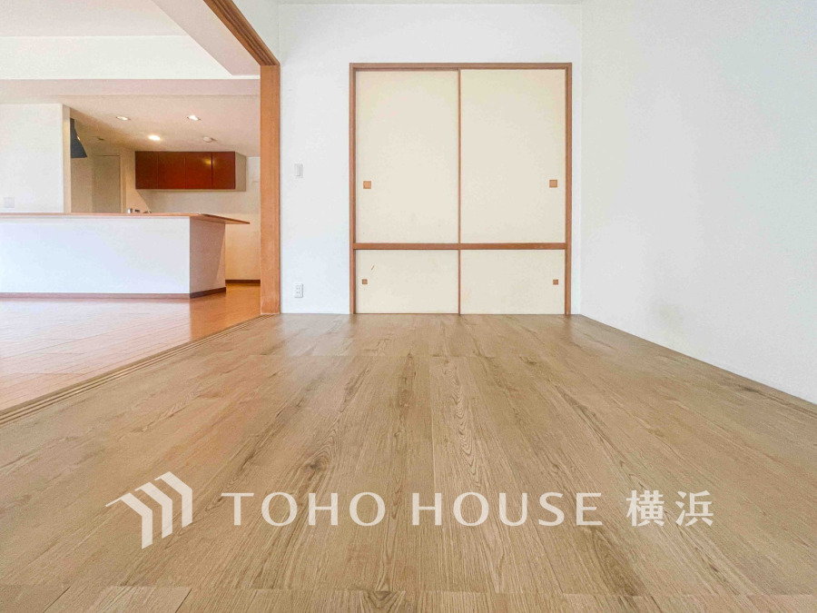 快適に過ごす条件は、一人ひとり違います。飾リ過ぎないシンプルな内装と偏り過ぎないデザインで統一しております。居住していく中でオーナー様だけの【マイホーム】に創り上げて下さい。
