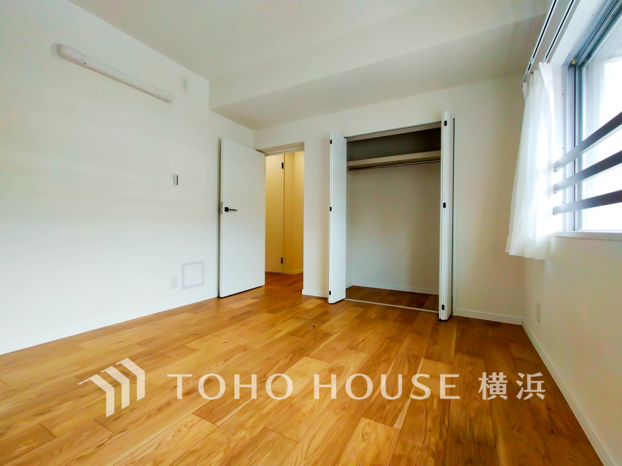明るい光で満たされ、心地よい時間の流れと共に、愛着の増してくるお住まい。あたたかで和やかな家族の暮らしをずっと大切に包み込む優しさが込められています。