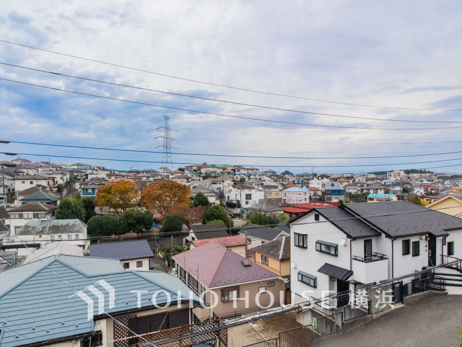 気持ちのいい景色が広がります。お部屋にも爽やかな風と暖かく柔らかな日差しが差し込み、毎日の暮らしを豊かに彩ります。