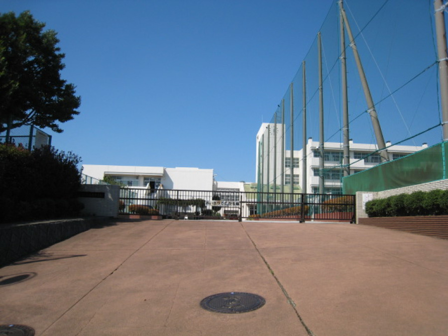 横浜市立小山台中学校　約1200ｍ
