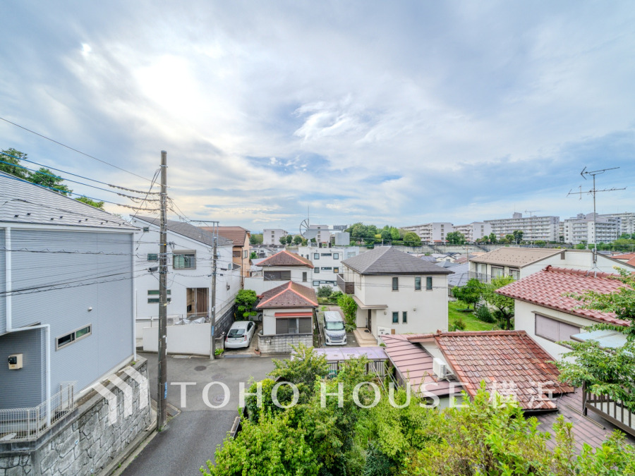 開放感があり、遮るものもなく気持ちのいい景色が広がります。お部屋にも爽やかな風と暖かく柔らかな日差しが差し込み、毎日の暮らしを豊かに彩ります。